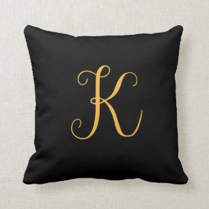 Monogram guld-färgad "K" på svart Kudde