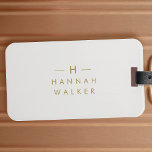 Monogram Guld Grått | Modern Elegant med minimalis Bagagebricka<br><div class="desc">En enkel anpassningsbar i snyggt i ett modernt,  minimalistiskt typografi i guld på elegantens minimalistiska bakgrund av mjukt taupe grått. Monogrammet initialer och namn kan enkelt vara personlig tillsammans med funktionslinjen för att göra en så unik utformning som du är! Perfekten har skräddarsytt gåva eller tillbehör till tillfälle.</div>