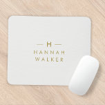 Monogram Guld Grått | Modern Elegant med minimalis Musmatta<br><div class="desc">En enkel anpassningsbar i snyggt i ett modernt,  minimalistiskt typografi i guld på elegantens minimalistiska bakgrund av mjukt taupe grått. Monogrammet initialer och namn kan enkelt vara personlig tillsammans med funktionslinjen för att göra en så unik utformning som du är! Perfekten har skräddarsytt gåva eller tillbehör till tillfälle.</div>