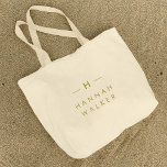 Monogram Guld | Minimalistklass för Elegant Jumbo Tygkasse<br><div class="desc">En enkel anpassningsbar i snyggt i en modern minimalistisk typografi i guld. Monogrammet initialer och namn kan enkelt vara personlig tillsammans med funktionslinjen för att göra en så unik utformning som du är! Perfekten har skräddarsytt gåva eller tillbehör till tillfälle.</div>