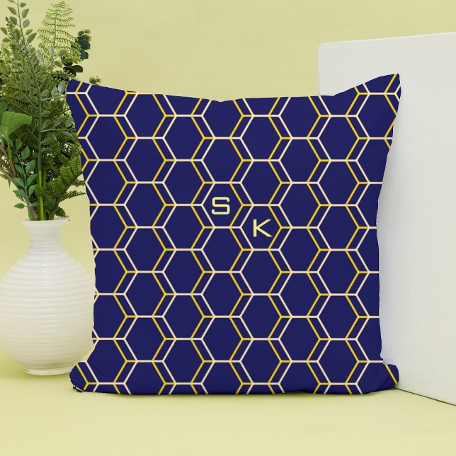 Monogram hexagon mönster blue gult Manly Elegant Kudde (Skapare uppladdad)