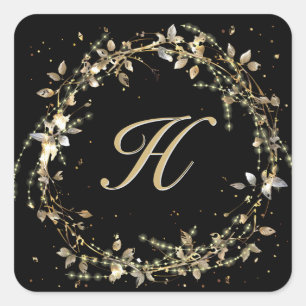 Monogram i guld glödande krans på svart fyrkantigt klistermärke