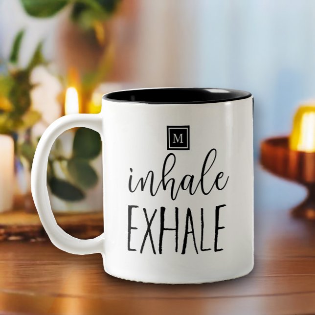 Monogram Inhale Exhale inspirationsoffert Två-Tonad Mugg (Inspire your day with this inhale-exhale typography-inspired design featuring a monogram square)