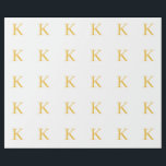 Monogram Initial Guld Gyllen Vit Anpassad Färg Presentpapper<br><div class="desc">Designad med textmall för monograminitial som du kan anpassa! Du kan också ändra färgerna som du önskar.</div>