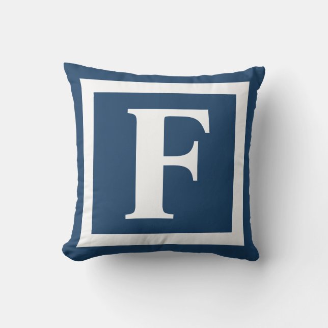 Monogram initial marinblå vit kudde (Framsida)