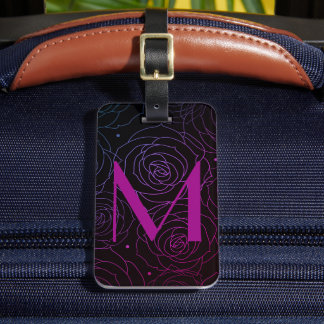 Monogram Initial Mörk Blommig Ros Magenta Lila Bagagebricka