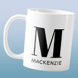 Monogram Initial Namn enkel Kaffemugg<br><div class="desc">Modern typografi,  minimalistisk,  första namn-utformning,  som kan ändras för att anpassa sig.</div>