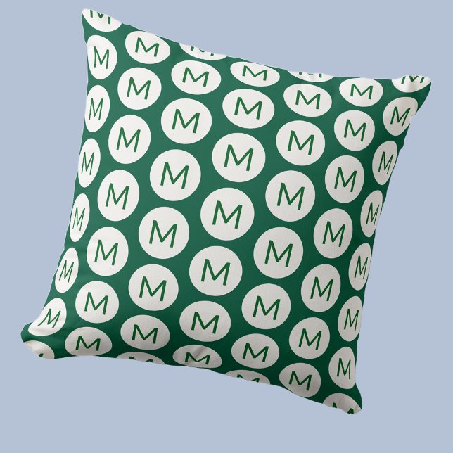 Monogram initial spot Mönster Personlig Grönt Kudde (Polka dot spot pattern modern monogram initial personalized throw pillow in Forest Green and white)