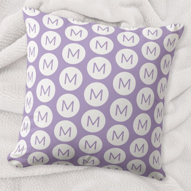 Monogram Initial Spot Mönster Personlig Lilac Kudde (Simple pastel lilac purple personalized monogram initial circle dot pattern throw pillow)