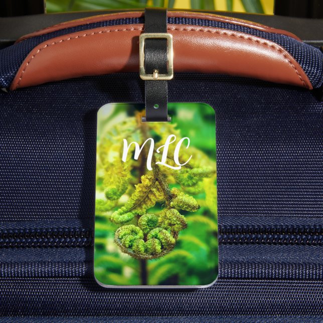 MONOGRAM INITIALER LUSH GRÖNT FERN FROND KORU PHOT BAGAGEBRICKA (Framsida Insitu 2)