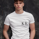 Monogram Initialer | Modern Snyggt Trendig T-Shirt<br><div class="desc">Enkelt,  snyggt anpassningsbar initialt brev monogram manar-skjorta i modern minimalistisk typografi i svart. En anpassningsbar i perfekt eller mode-tillbehör med personlig beröring!</div>