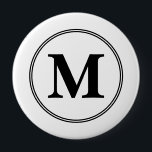 Monogram initialer, svart och vitt knapp<br><div class="desc">Personlig med din första monogrammerade utformning i den här moderna och enkla designen kommer att ge stil en fantastisk gåva. Du kan också anpassa den genom att lägga till ett eget monogram eller fotografi för alla särskilda tillfällen i ditt liv för dig och dina kära (födelsedag, party, valentines day, jul......</div>