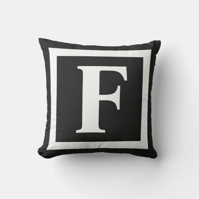 Monogram inledande svart vit utomhus Dekorativ kud Kudde (Framsida)