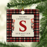 Monogram jul Nutcracker Photo Träd Julgransprydnad Keramik<br><div class="desc">Önska i julens magi med våra söta apelsiner från träd! Varje prydnadsföremål är vackert försedd med en festlig bakgrund och en enastående nötkracker-soldater. Gör det speciellt i extra genom att anpassa fronten med ditt barns initiala, namn, julen hälsning och året. Lägg till ditt familjefoto på baksidan för en keepy som...</div>