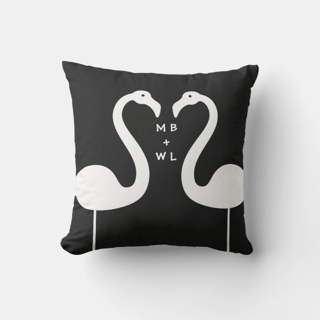 Monogram Kissing Flamingos Black Pillow Utomhuskudde (Framsida)