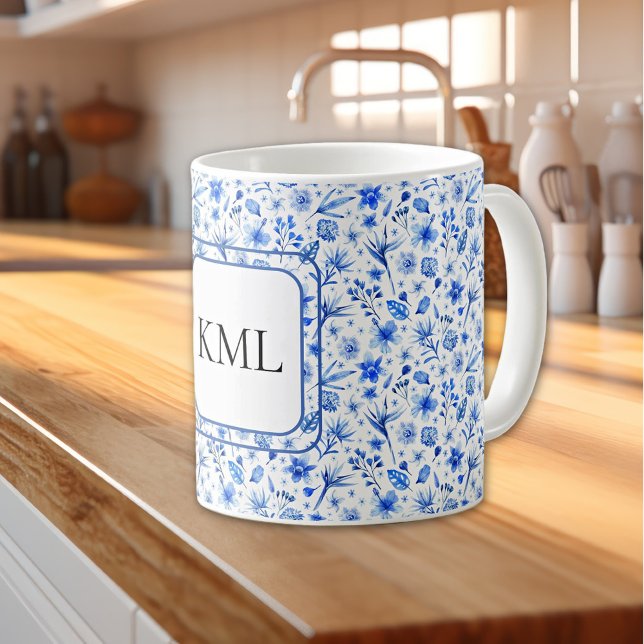 Monogram Koboltblå blommor & blad Mönster 11oz Kaffemugg (Skapare uppladdad)