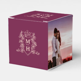 Monogram krona burgundärröd persikobild bröllop presentaskar