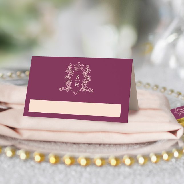 Monogram krona vapensköld vin rödpersika bröllop placeringskort (Skapare uppladdad)