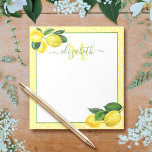 Monogram, land citron, vattenfärgspolka punkt anteckningsblock<br><div class="desc">Upptäck dina listor med det här vackra, chic, enkla, moderna, anpassningsbar monogrammet namn anteckningsblock. Färsk, rustik, land vattenfärgscitroner och grönt löv, tillsammans med handskrivet skript för gräs grönt, täcker över vitt polka dots mot ljusbakgrund för gulten. Anpassa med ditt namn och ditt monogram först. Gör en snyggt påstående varje gång...</div>