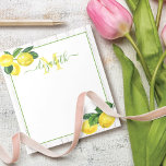 Monogram land citroner, vattenfärg på rustiskt trä anteckningsblock<br><div class="desc">Upptäck dina listor med det här vackra, chic, enkla, moderna, anpassningsbar monogrammet namn anteckningsblock. Färsk, rustik, land vattenfärgscitroner och grönt löv, tillsammans med handskrivet manustypografi av gräs grönt, täcker över en land, vävt vit träbakgrund. Anpassa med ditt namn och ditt monogram först. Gör en snyggt påstående varje gång du användor...</div>