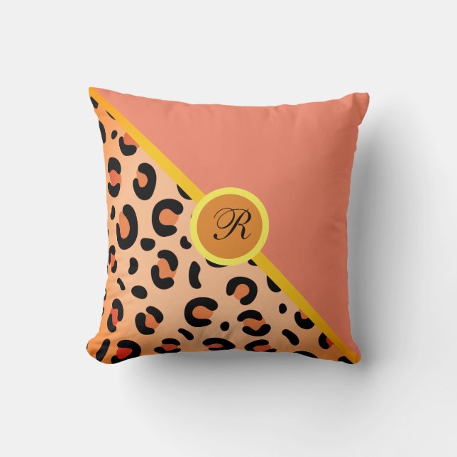 Monogram Leopard Skriv ut två tonfärgade Rosor av  Kudde (Framsida)