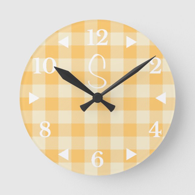 Monogram Light Orange Cream Play Farmhouse Rund Klocka (Framsida)