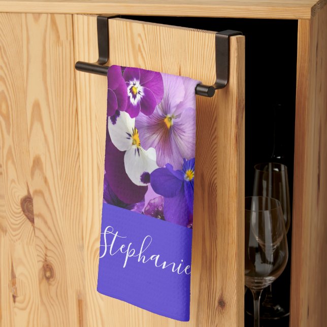 Monogram lila blå vit blommande penséblommor  kökshandduk (Thirds Fold)