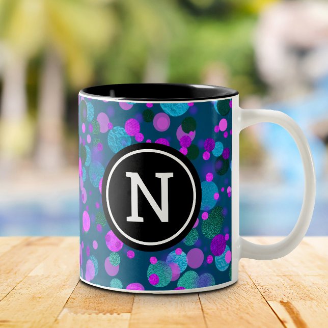 Monogram lila blue glitter konetti-prickar på teal Två-Tonad mugg (Skapare uppladdad)