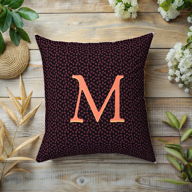 Monogram Lila petals på svart Kudde (Skapare uppladdad)