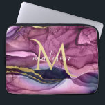 Monogram Lila Rosa och Guld Agate Geode Laptop Fodral<br><div class="desc">Monogrammets Rosa för Lila och Guld Agate Geode Design . Mallarna har konfigurerats med redot att anpassa och anpassa. Om du vill ändra färg eller stil i texten klickar du på anpassningtill i slutet av mallen.</div>