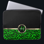 Monogram Lime and Black Leopard med Guld-accent Laptop Fodral<br><div class="desc">Electronic Laptop sleeve. Med en limgrön och svart leopard-djurskrift med Guld-accenter med monogram brev och namn-redo kan du anpassa dig. ⭐ Produkten är 100 % Anpassade. ****Klicka på KNAPPEN CUSTOMIZE om du vill lägga till, ta bort, flytta, ändra storlek, ändra runt, rotera osv..någon av bilderna, texterna eller användorna i rutorna....</div>