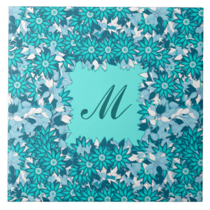Monogram med blommor - blå och vit kakelplatta