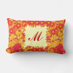 Monogram med blommor - röd och guld lumbarkudde