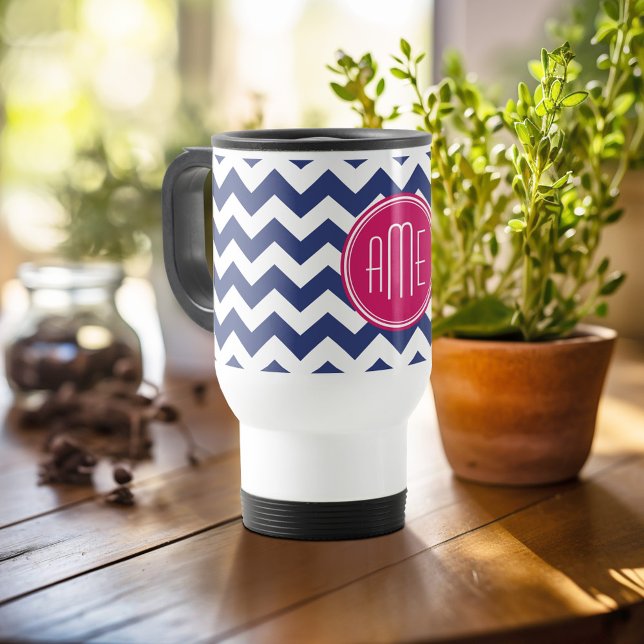 Monogram med Chevron Mönster - marinens Magenta Resemugg (Personalized travel mug - add photos and text or customize completely)