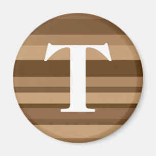 Monogram med en färgrik randig bakgrund - T Magnet