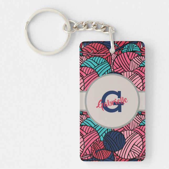 Monogram med stickbollar av garn (Framsidan)