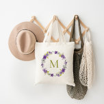 Monogram med vit Blommigt Tygkasse<br><div class="desc">Anpassningsbar designad till väskan med en söt vismisk illustrerad blommigt ram,  personlig med ditt monogram eller annan anpassningsbar. Klicka på Anpassa om du vill ändra typsnitt och färg för att skapa din egen unika design av ett slag. Välkomligt för brudgåvor!</div>