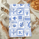 Monogram Modern Blue White Abstrakt Mönster Kökshandduk<br><div class="desc">Monogram Modern Blue White Abstrakt Mönster Kitchen Towel har en mönster av abstrakt objekt med anpassningsbarnas monogram i mitten. Perfekt till henne för jul,  födelsedag,  Mors dag och mer om flickvän,  syster,  mor,  vänner. Skapat av Evco Studio www.zazzle.com/store/evcostudio</div>