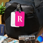 Monogram Modern enkel Shock rosa Bagagebricka<br><div class="desc">Detta är en enkel, modern monogramdesign för personligen. Denna snyggt är i rörelse mot shock rosa/ fuchsia och vit med snyggt- typografi. Det är perfekt för en personlig-resa/en gåva eller idealisk som en uppdatering för dina resetillbehör. Om du vill anpassa dig lägger du helt enkelt till det första brev genom...</div>
