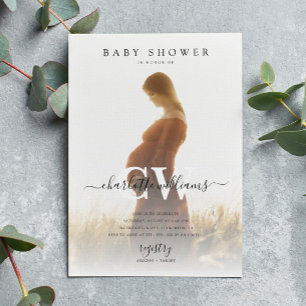 Monogram Modern fotobabystövel i skript Inbjudningar