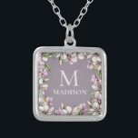 Monogram Monogrammed Magnolia Blommigt Personlig Silverpläterat Halsband<br><div class="desc">Den här snyggten har personligen namn och ett monogram omgivet av ram av magnoliska blommor. Personlig genom att redigera texten i textrutorna som medföljer #acceswelry #necklaces #magnolia #blommigt #gifts #monogram #personalizedgifts #monogrammed #personalizedgifts</div>