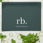 Monogram Mörk grönt Snyggt Modern Minimalist Kökshandduk<br><div class="desc">Ett minimalistiskt monogram med stor typografi initialer i ett klassiskt teckensnitt med ditt namn nedan på en mörk grönt bakgrund. Den perfekta anpassningsbarna eller tillbehöret!</div>