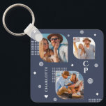 Monogram Namn 3 Photo Collage Trendig Nyckelring<br><div class="desc">Monogram Namn 3 Photo Collage Trendig Modern Keychain har en fotokollage av tre av dina favoritfoton med personlig namn och ett monogram i elegant-vita skript på blå bakgrund. Anpassa genom att redigera texten i de angivna textrutorna. Perfekt för födelsedag, jul, Mors dag, Fars dag, syster, kusiner, bästa vänner och mycket...</div>