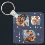 Monogram Namn 3 Photo Collage Trendig Nyckelring<br><div class="desc">Monogram Namn 3 Photo Collage Trendig Modern Keychain har en fotokollage av tre av dina favoritfoton med personlig namn och ett monogram i elegant-vita skript på blå bakgrund. Anpassa genom att redigera texten i de angivna textrutorna. Perfekt för födelsedag, jul, Mors dag, Fars dag, syster, kusiner, bästa vänner och mycket...</div>