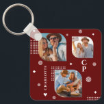 Monogram Namn 3 Photo Collage Trendig Nyckelring<br><div class="desc">Monogram Namn 3 Photo Collage Trendig Modern Keychain har en fotosamling av tre av dina favoritfoton med personlig namn och ett monogram i elegant-vita skript på en burgundisk bakgrund. Anpassa genom att redigera texten i de angivna textrutorna. Perfekt för födelsedag, jul, Mors dag, Fars dag, syster, kusiner, bästa vänner och...</div>