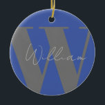 Monogram namn blue grått snyggt modern presentdesi julgransprydnad keramik<br><div class="desc">Julgåva till honom Monogram namn blue grått snyggt modern presentdesign minimal prydnadsgåva till bror eller pojkvän pappa make Easy to be personlig. Teckensnittet stil,  storlekt och färg kan ändras. Matchande objekt är tillgängliga.</div>