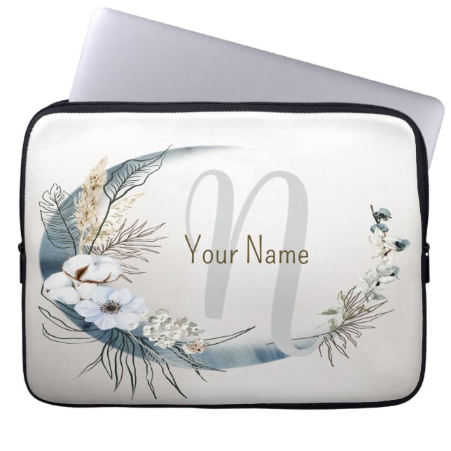 Monogram Namn Boho White Orchid Flowers Blue Måne Laptop Fodral (Framsidan)