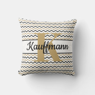 Monogram Namn Initial Svart Vit Guld Chevron Sicks Kudde