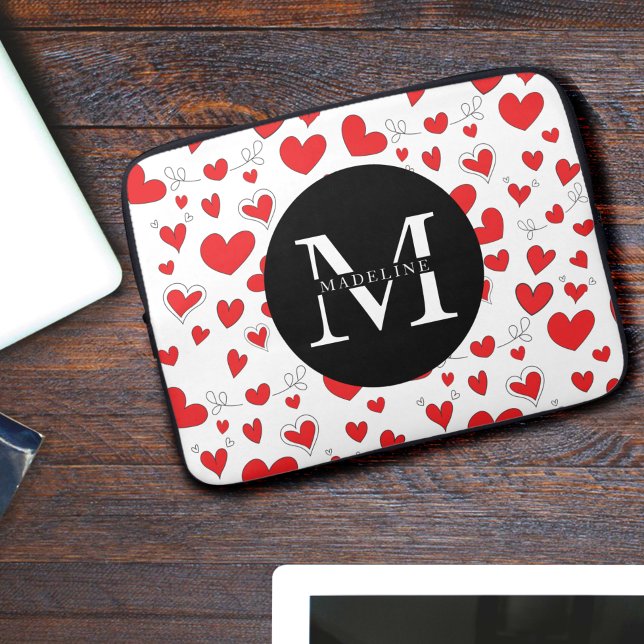 Monogram Namn Modern Cute Red Heart Mönster bärbar Laptop Fodral (Skapare uppladdad)