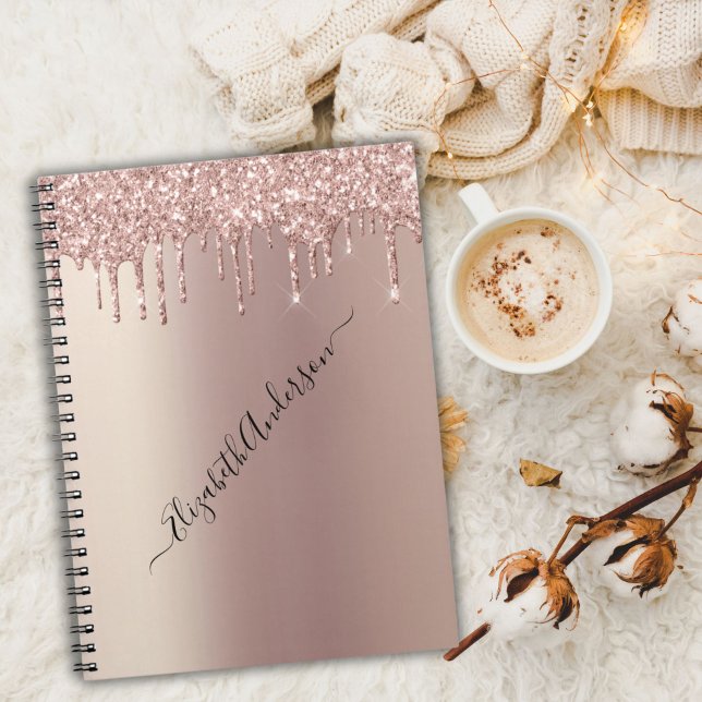 Monogram Namn Rosa Guld Glitterdroppar Trendig Tje Anteckningsbok (Rose gold glitter drip monogrammed name notebook.)